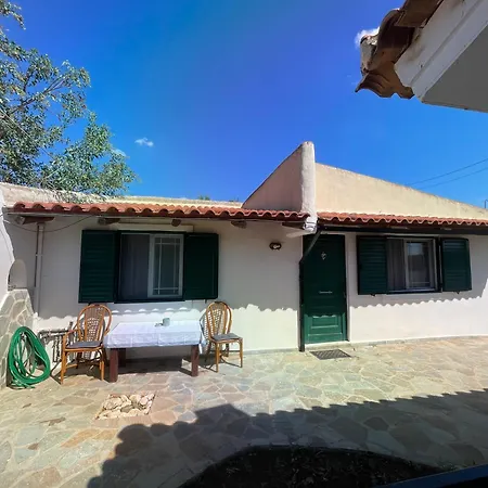 μονοκατοικία στο λουτρακι Апартаменты