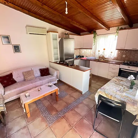 Апартаменты μονοκατοικία στο λουτρακι