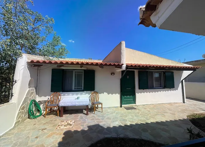 μονοκατοικία στο λουτρακι Апартаменты