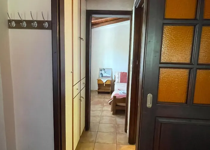 μονοκατοικία στο λουτρακι Апартаменты